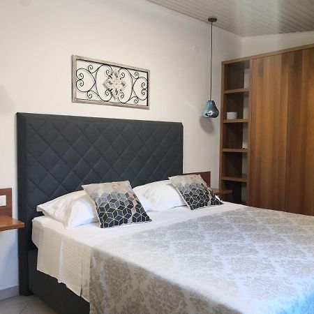 Private Oasis-Villa Sandina Σπλιτ Εξωτερικό φωτογραφία